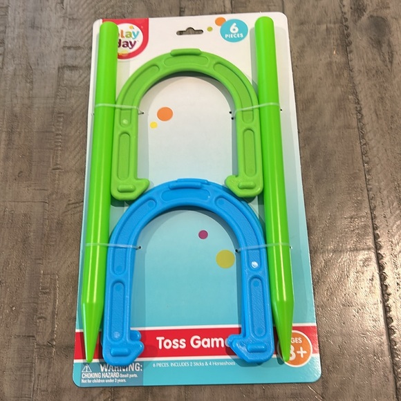New Horseshoe Toss Outdoor Game 6 Piece Set Durable Thick Plastic Play Day - Picture 1 of 4